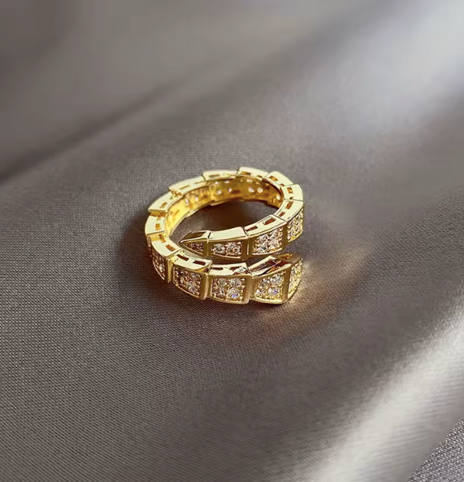 Viper Band – Gold Crystal Armor Ring