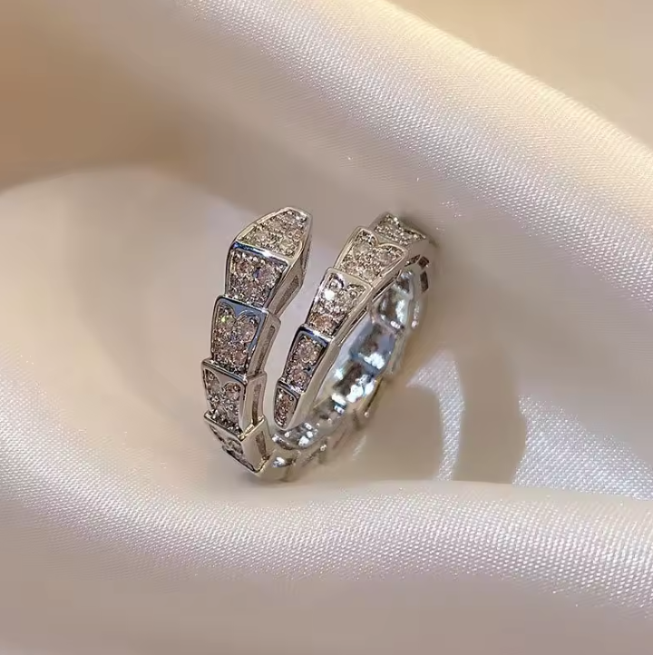 Viper Band – Gold Crystal Armor Ring